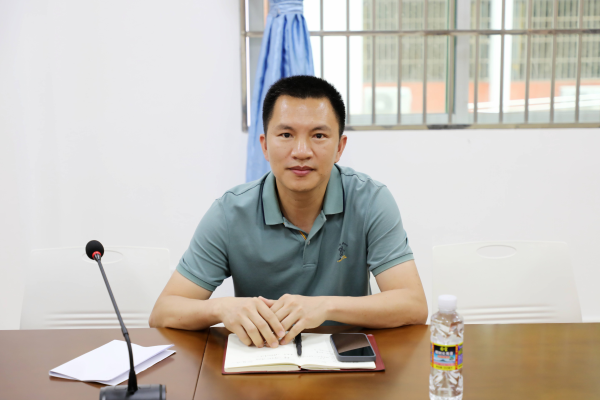 白沙县检察院检察长进校园开展护苗专项行动座谈