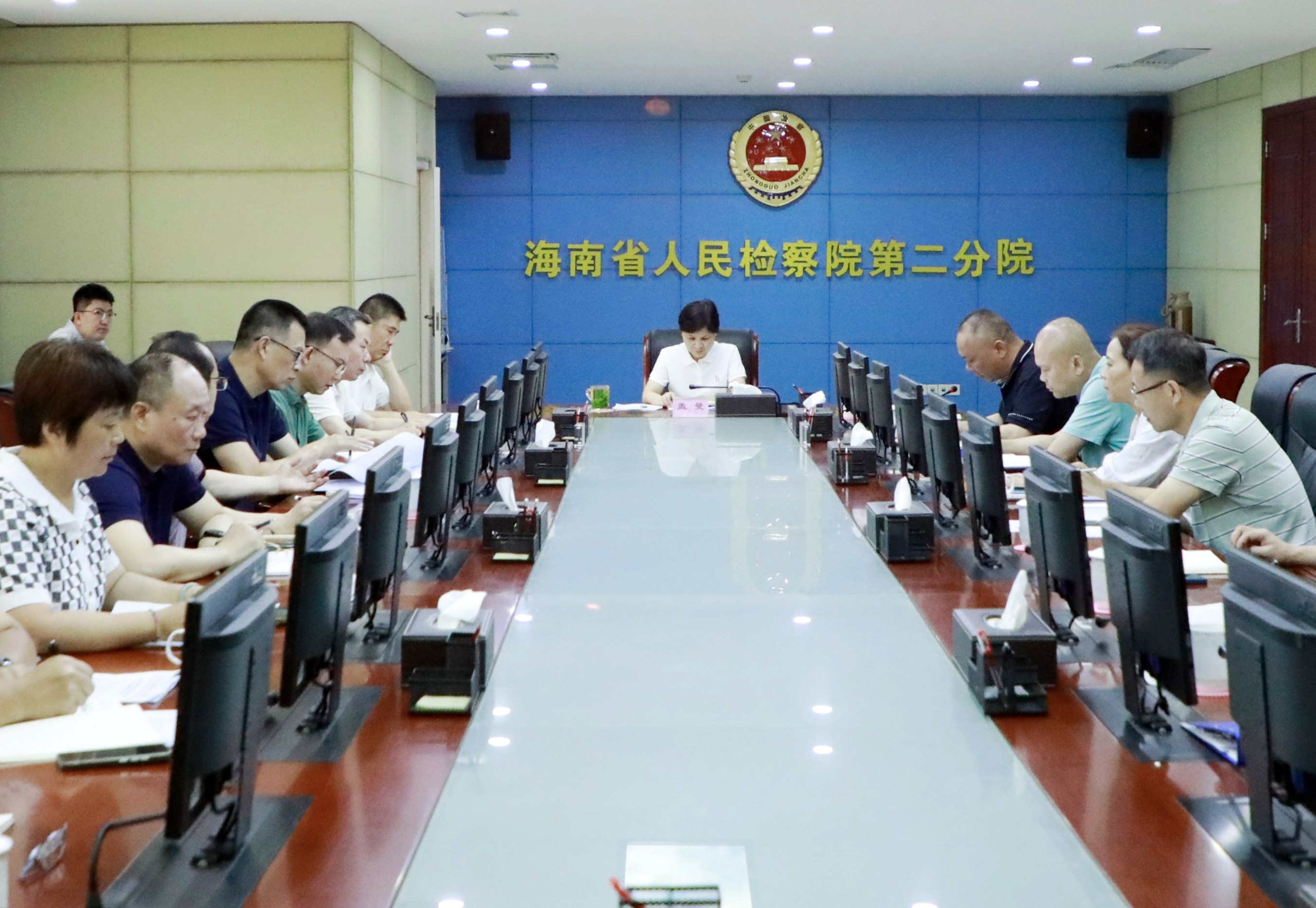 省检二分院召开党组理论学习中心组(扩大)学习会 传达习近平总书记近期重要讲话精神和中央八项规定精神.jpg