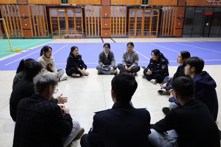 【护苗行动】信任为桥·朋辈同行——美兰区检察院联合海南政法职业学院开展观护帮教团辅活动 (3)_副本.jpg 【护苗行动】信任为桥·朋辈同行——美兰区检察院联合海南政法职业学院开展观护帮教团辅活动 (3)_副本.jpg