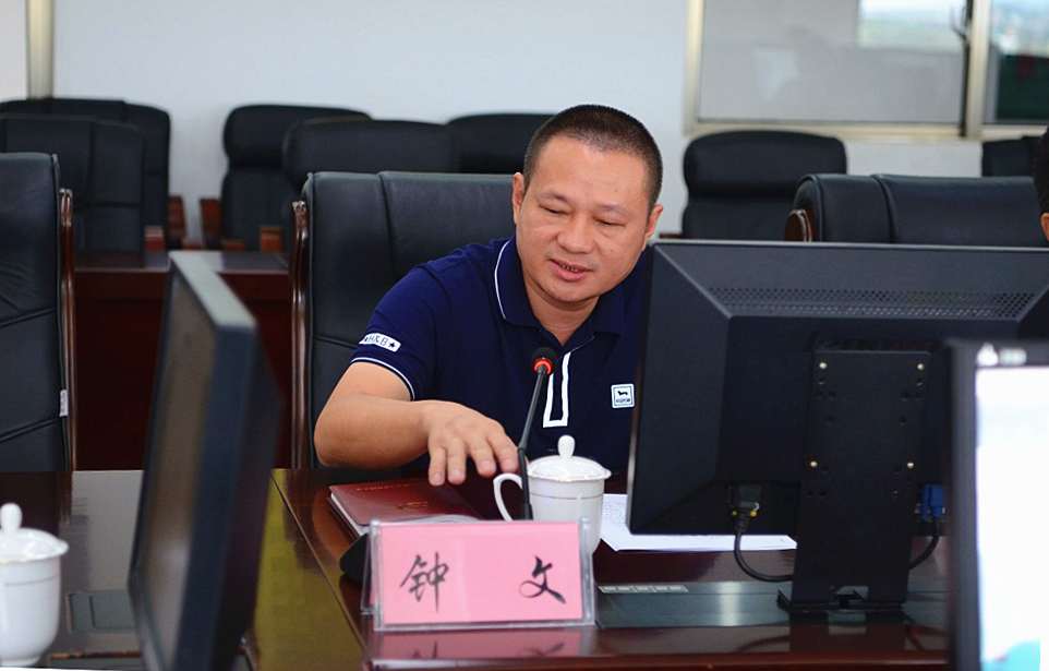 8月21日上午,万宁市检察院党组成员,副检察长钟文